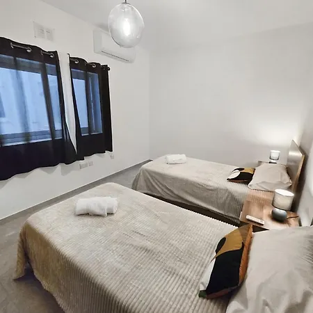 2 Bedroom 2 Terraces Wifi And Ac Apartment Msida